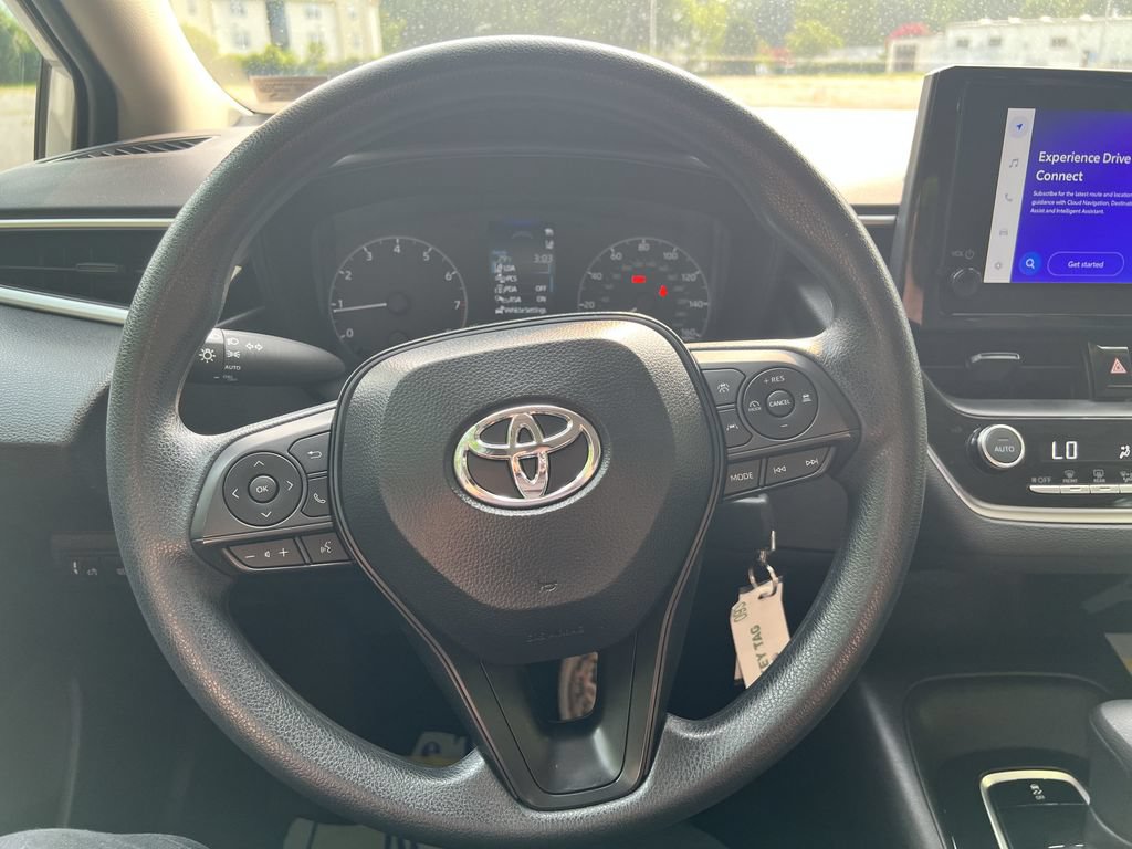 Used 2025 Toyota Corolla LE FWD image 10