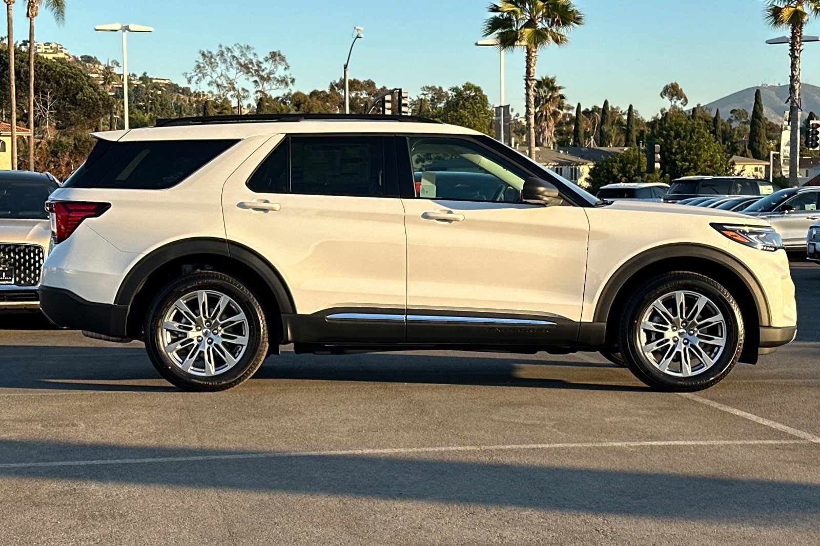 New 2025 Ford Explorer Active w/ Active Comfort Package image 2