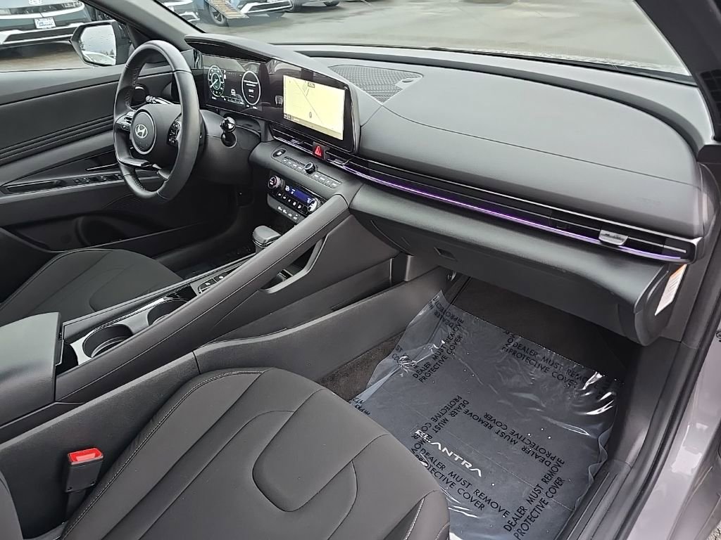 Certified 2025 Hyundai Elantra SEL image 30