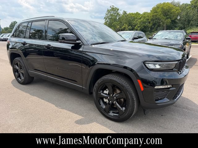 Used 2025 Jeep Grand Cherokee Limited w/ Luxury Tech Group II AWD/4WD image 4