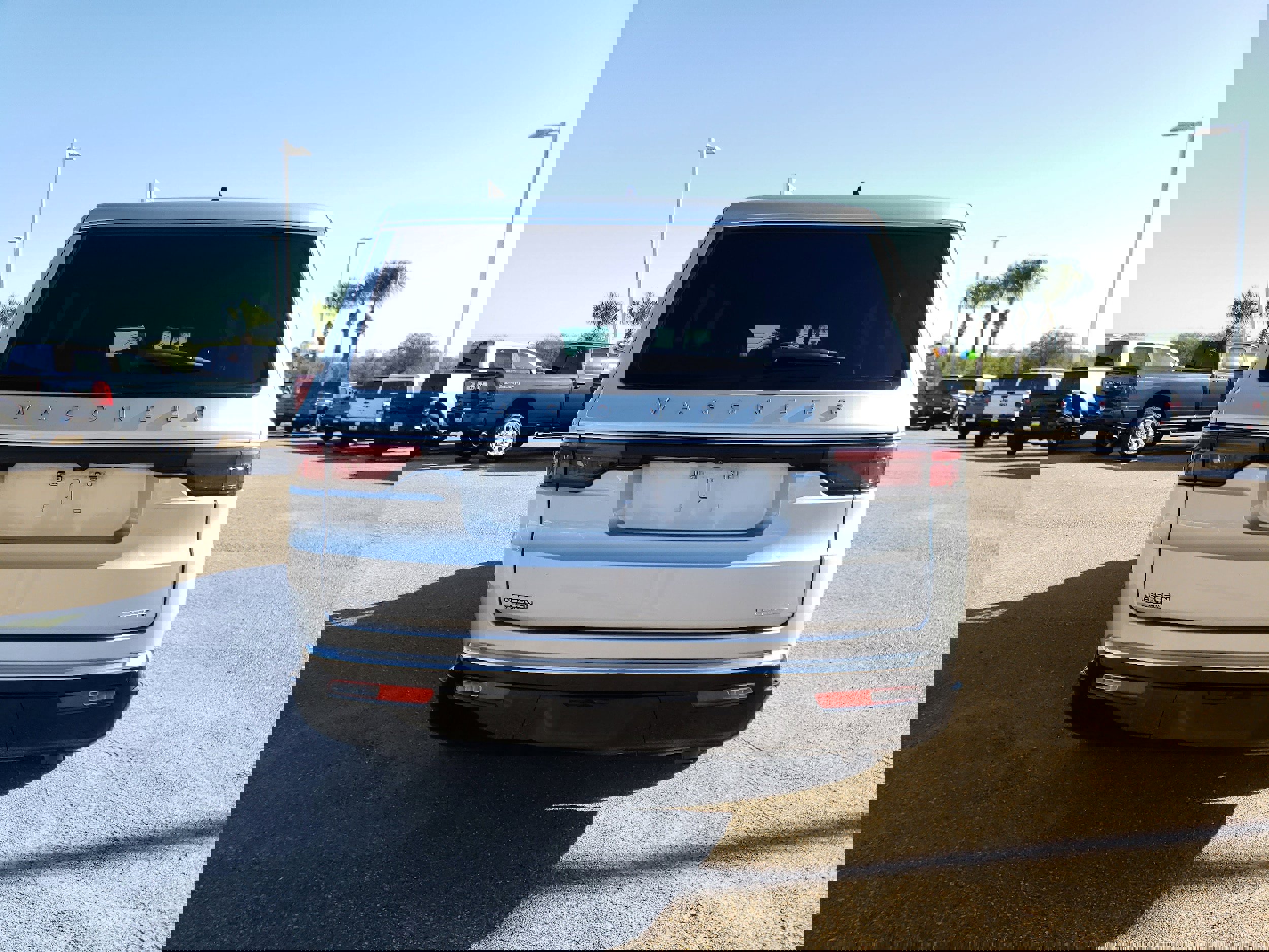 Used 2024 Jeep Wagoneer L Series II w/ Flexible Seating Group image 6