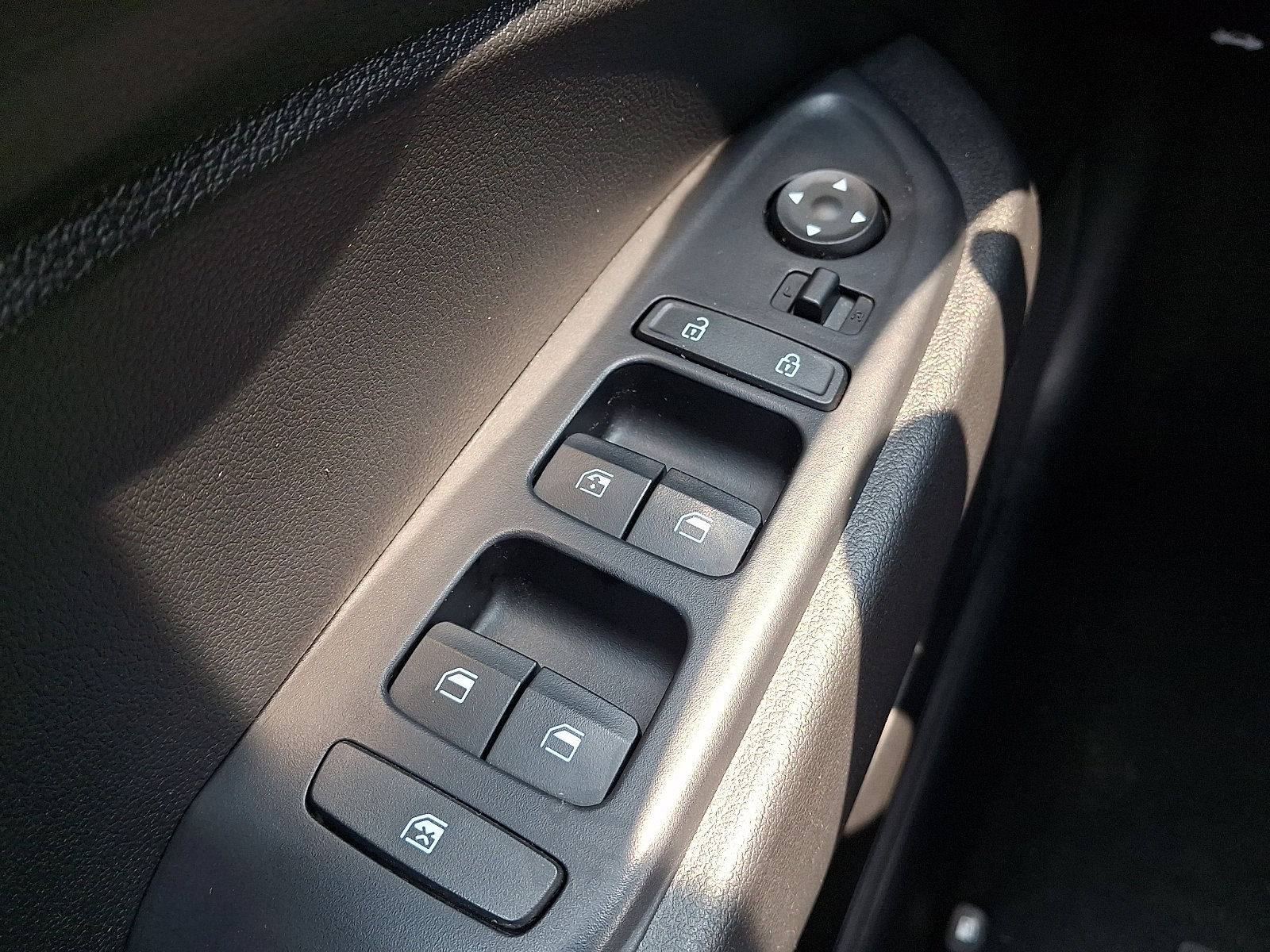 Certified 2023 Hyundai Venue Limited FWD image 24