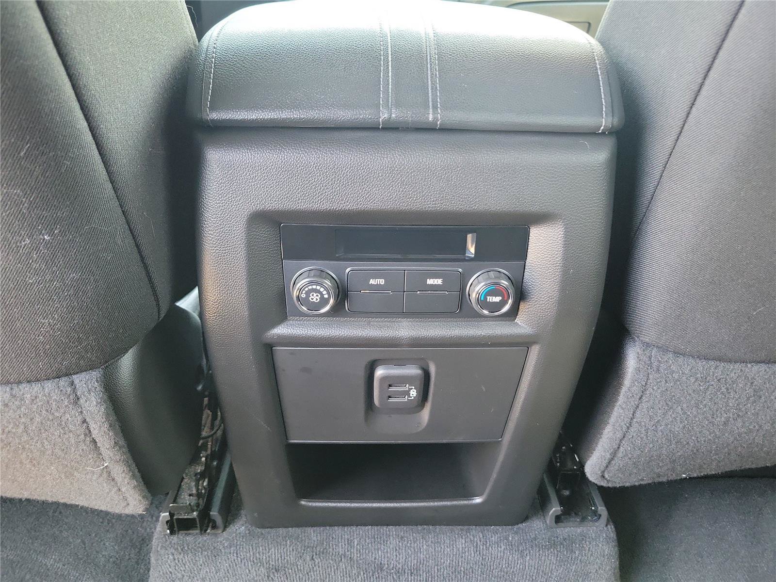 Used 2022 Chevrolet Traverse LT FWD image 13