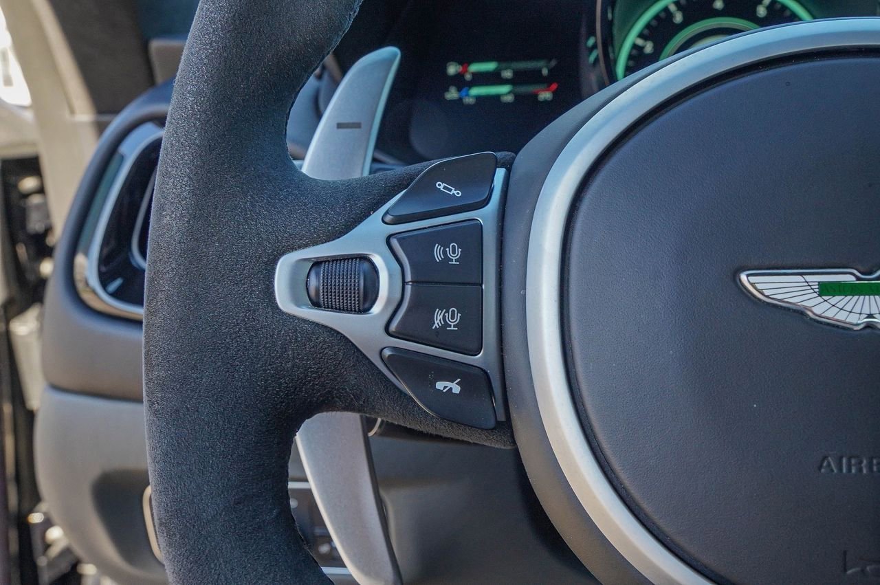 Used 2022 Aston Martin V8 Vantage Coupe image 25