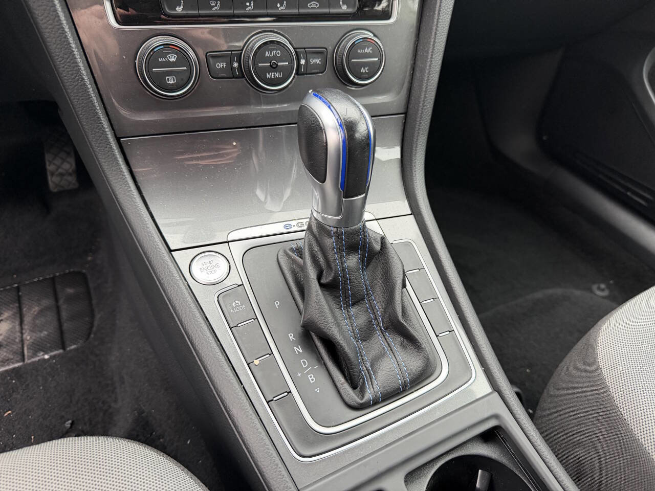 Used 2016 Volkswagen e-Golf SE image 19