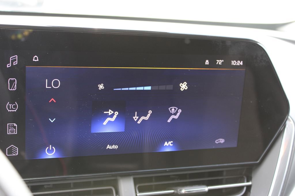 Used 2025 Chevrolet Trax LT image 38