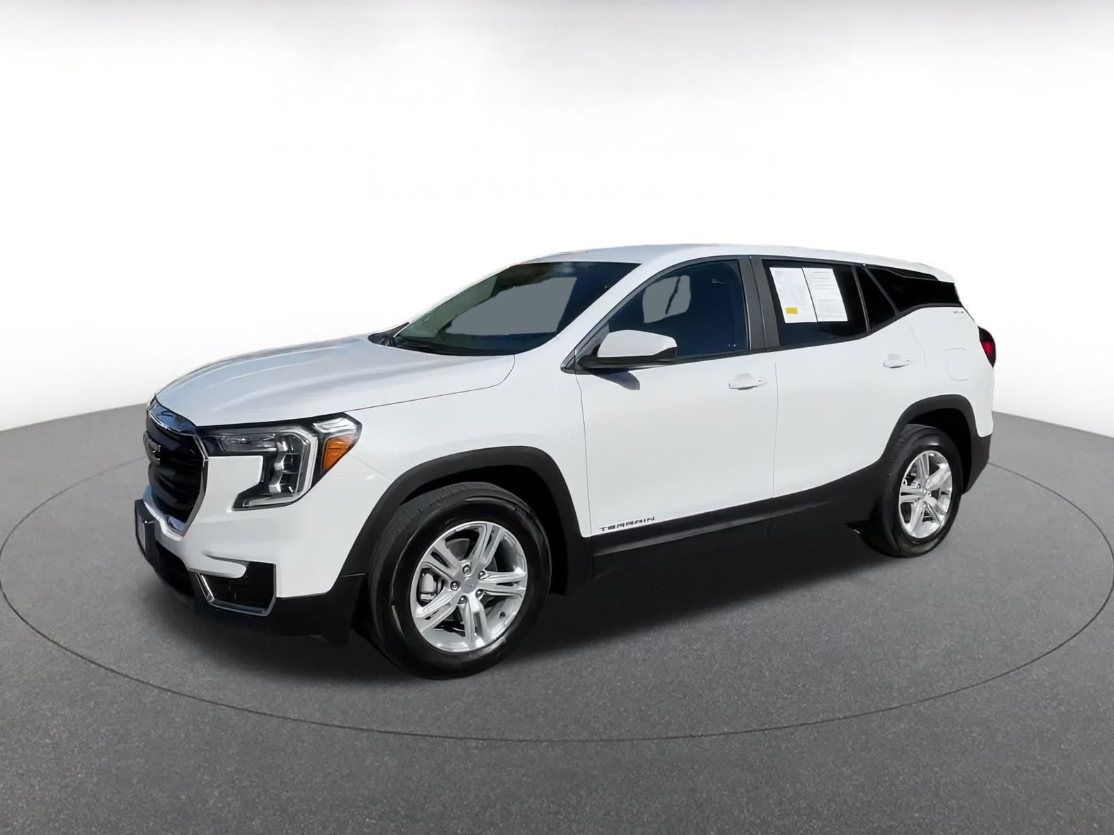 Used 2024 GMC Terrain SLE image 8