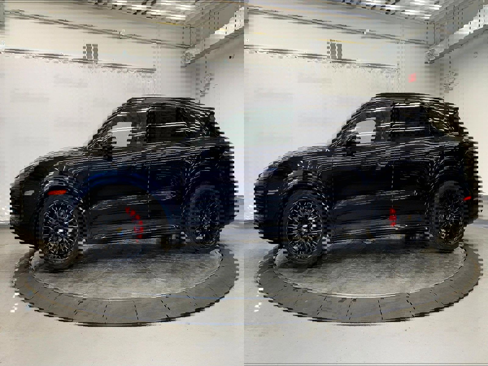 Used 2023 Porsche Cayenne GTS image 2