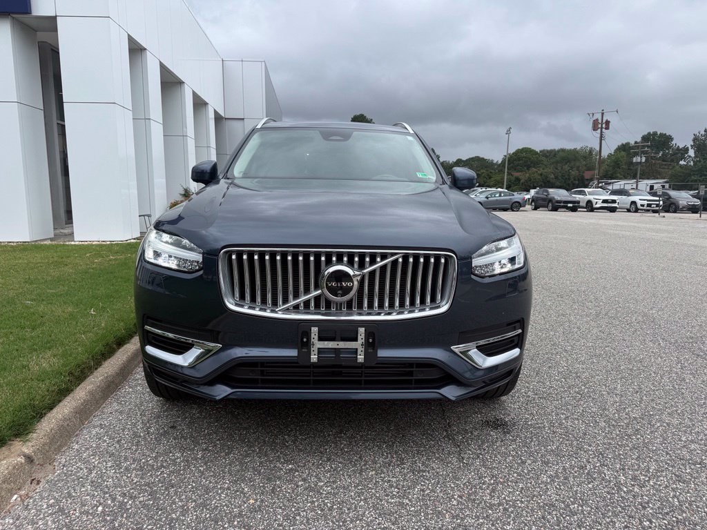 Used 2025 Volvo XC90 T8 Plus w/ Protection Package Premier AWD/4WD image 4