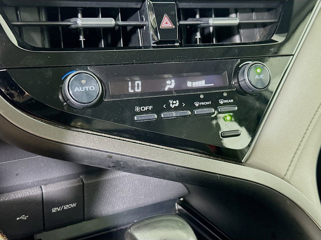 Used 2021 Toyota Camry SE image 23