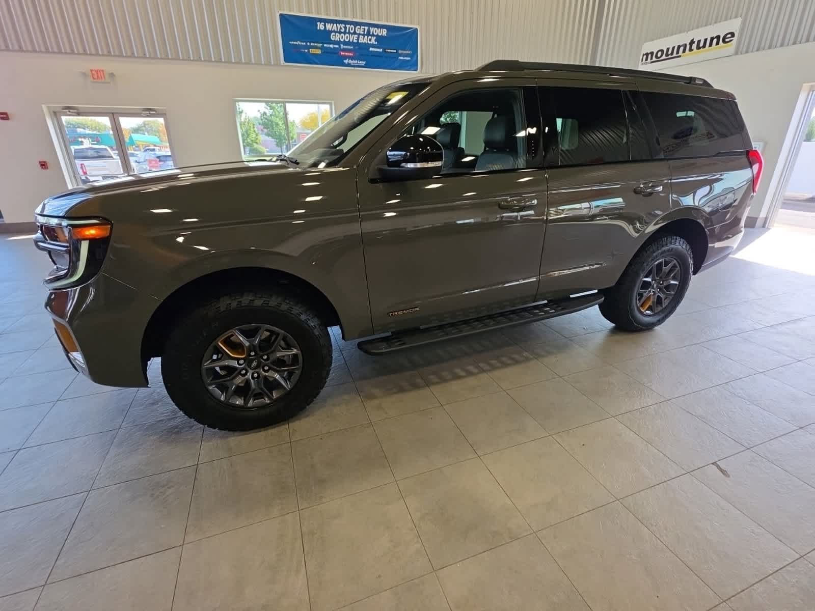 Used 2025 Ford Expedition Tremor AWD/4WD image 14
