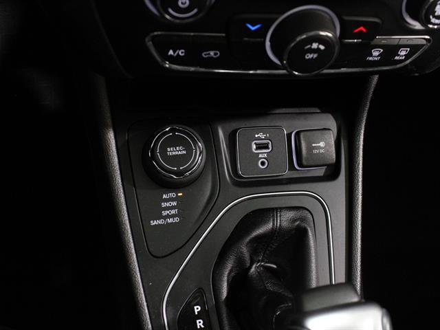 Used 2021 Jeep Cherokee Latitude Lux w/ Mopar Interior Package image 16