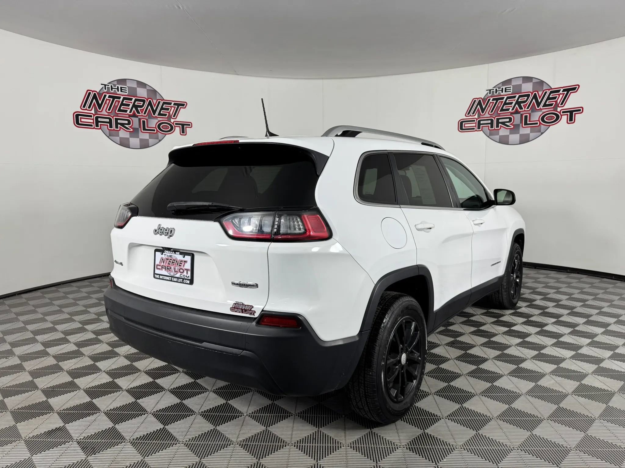 Used 2019 Jeep Cherokee Latitude w/ Cold Weather Group AWD/4WD image 7