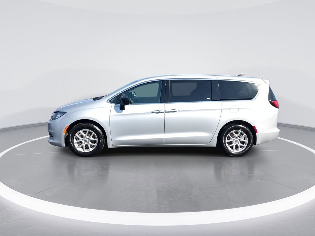 Used 2024 Chrysler Voyager LX image 5