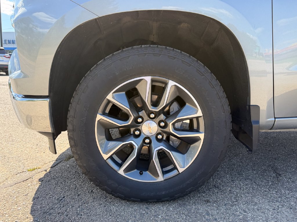 Certified 2024 Chevrolet Silverado 1500 LT AWD/4WD image 11