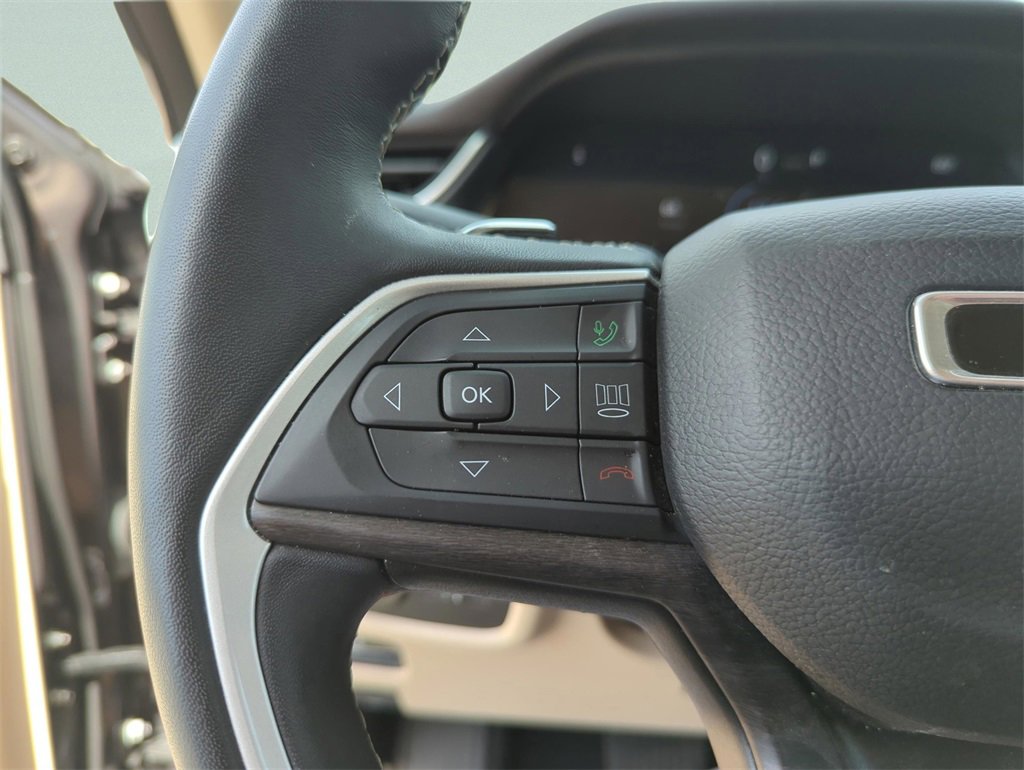 Used 2022 Jeep Grand Cherokee Limited image 37