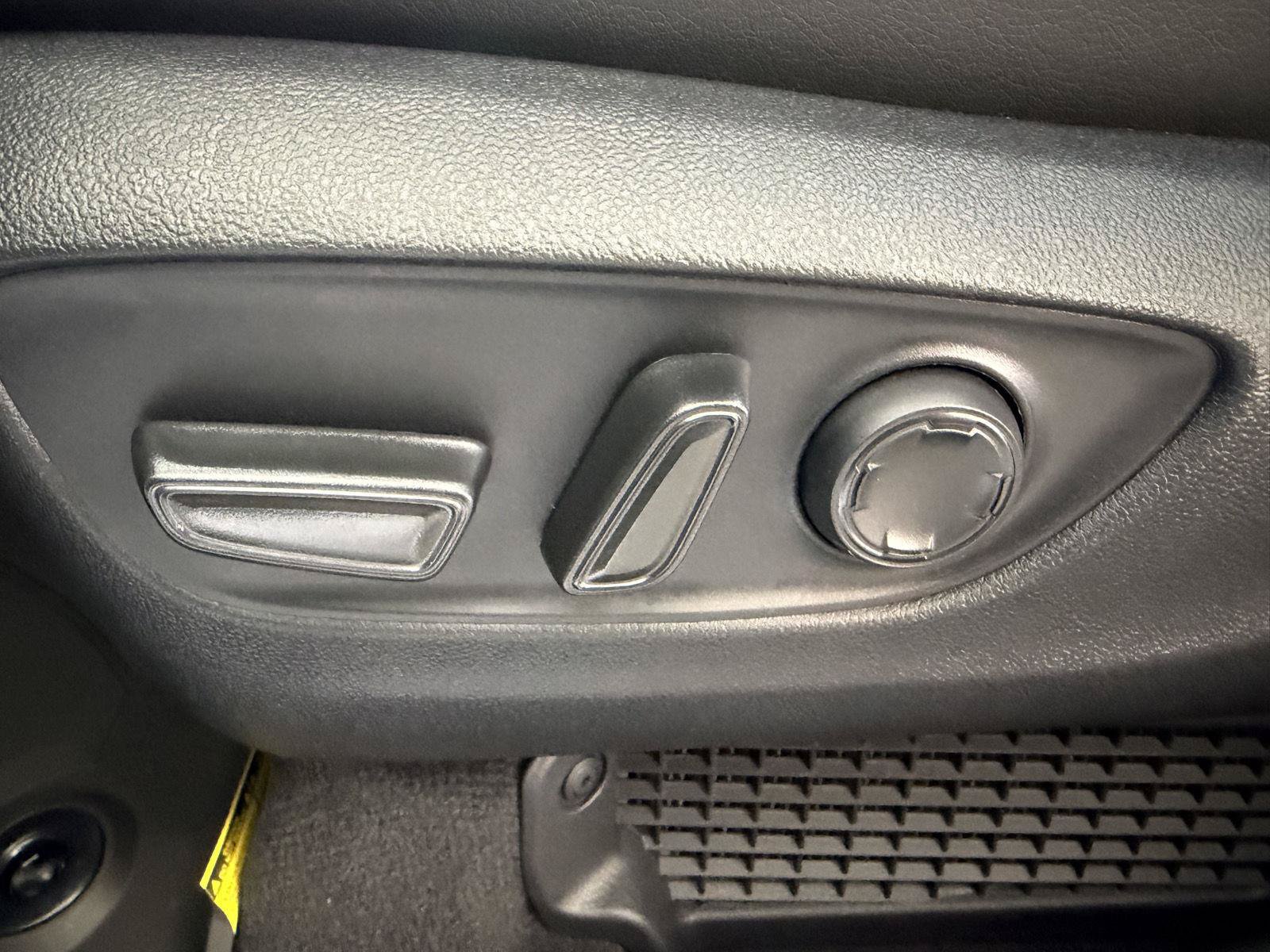 New 2026 Toyota Sienna XSE FWD image 11