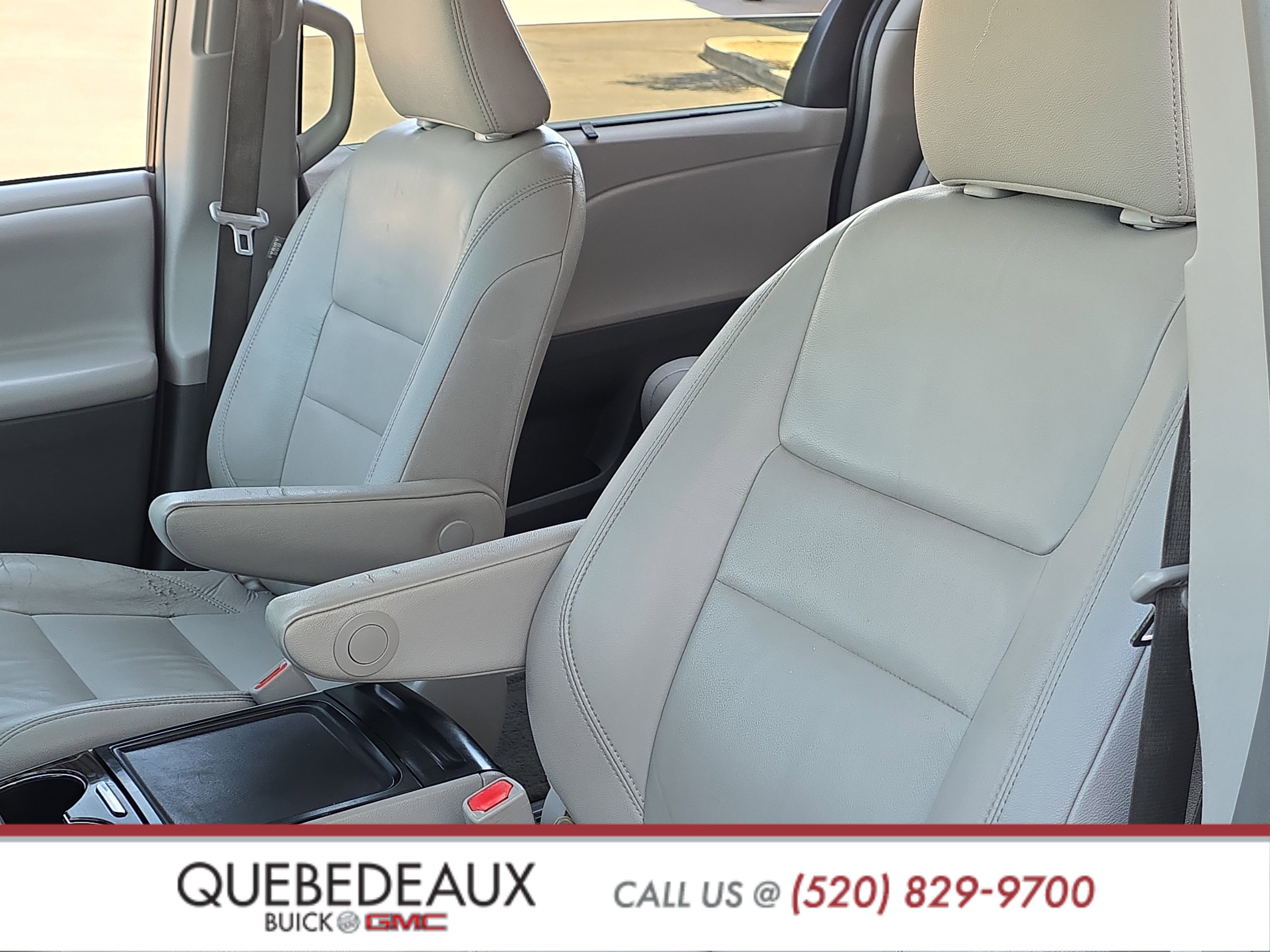 Used 2015 Toyota Sienna XLE w/ XLE Navigation Package FWD image 11