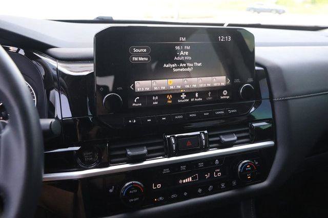 Used 2025 Nissan Pathfinder SL AWD/4WD image 16