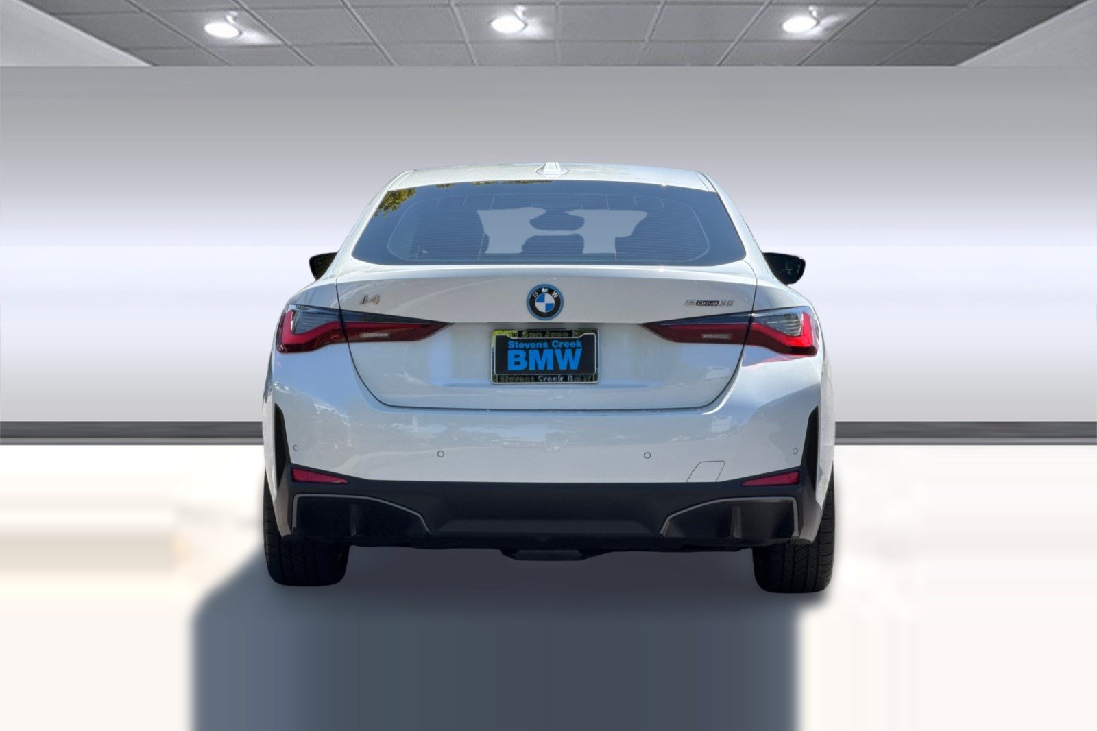 Used 2023 BMW i4 eDrive35 w/ Premium Package RWD image 9