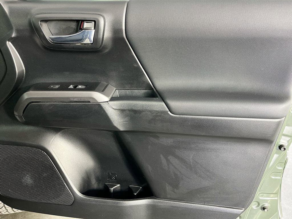 Used 2022 Toyota Tacoma TRD Off-Road image 32