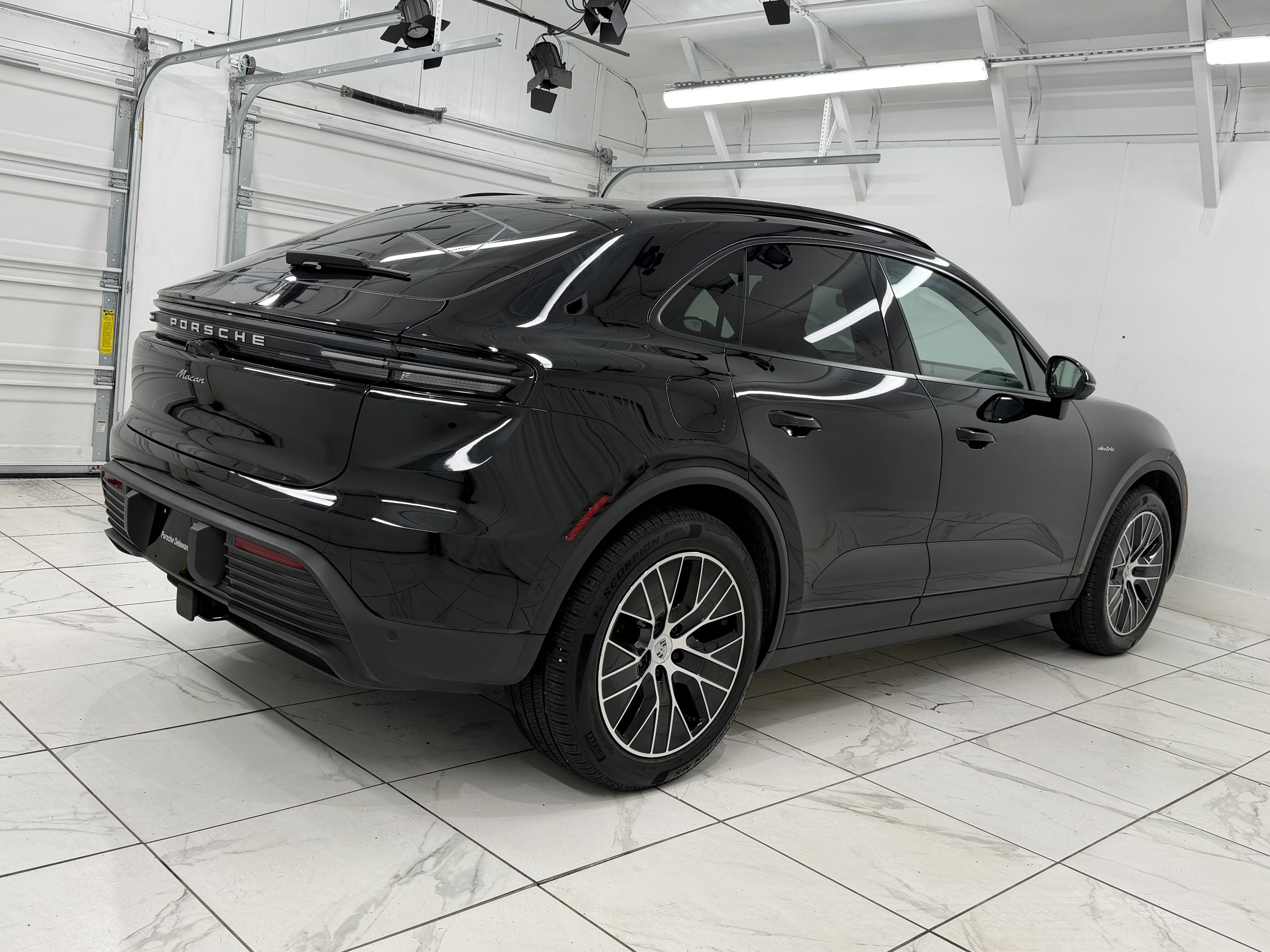 Certified 2025 Porsche Macan Electric RWD image 11