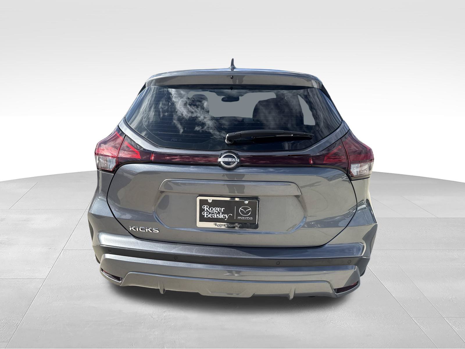 Used 2022 Nissan Kicks S FWD image 6