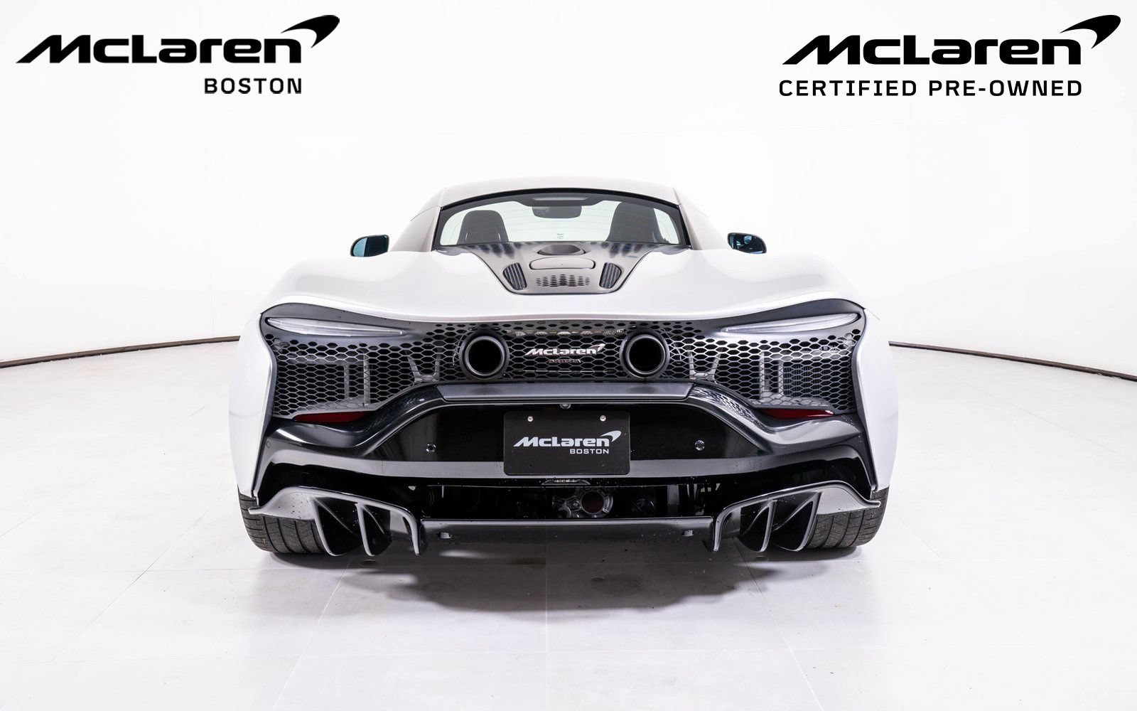 Used 2023 McLaren Artura RWD image 4