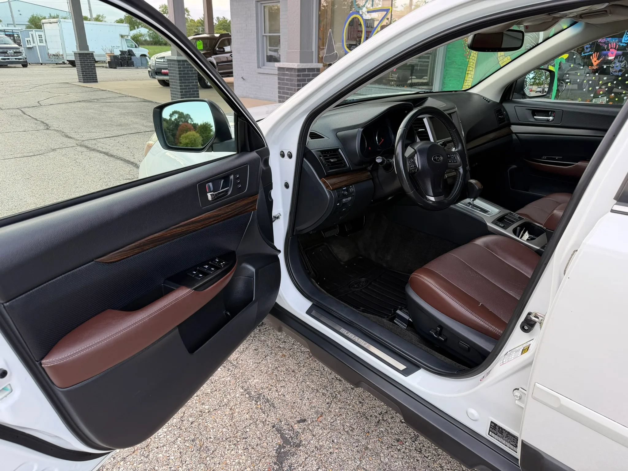 Used 2014 Subaru Outback 2.5i Limited AWD/4WD image 9