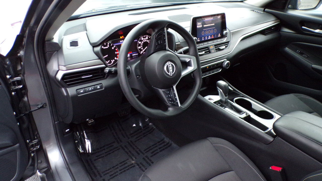 Used 2024 Nissan Altima 2.5 SV image 5