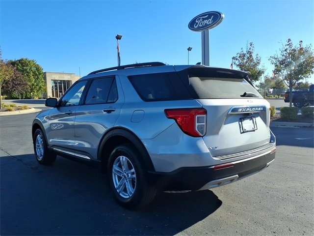Used 2022 Ford Explorer XLT w/ Equipment Group 202A image 7