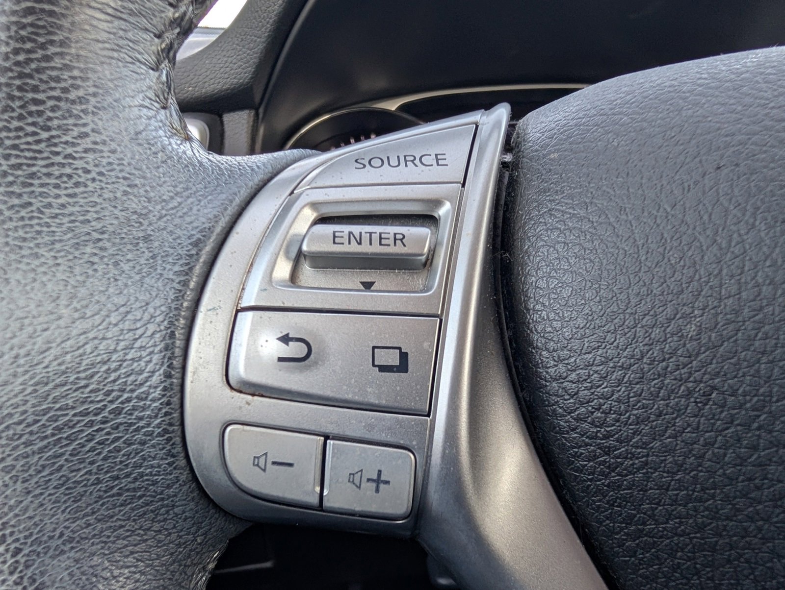 Used 2016 Nissan Rogue SL w/ SL Premium Package image 15