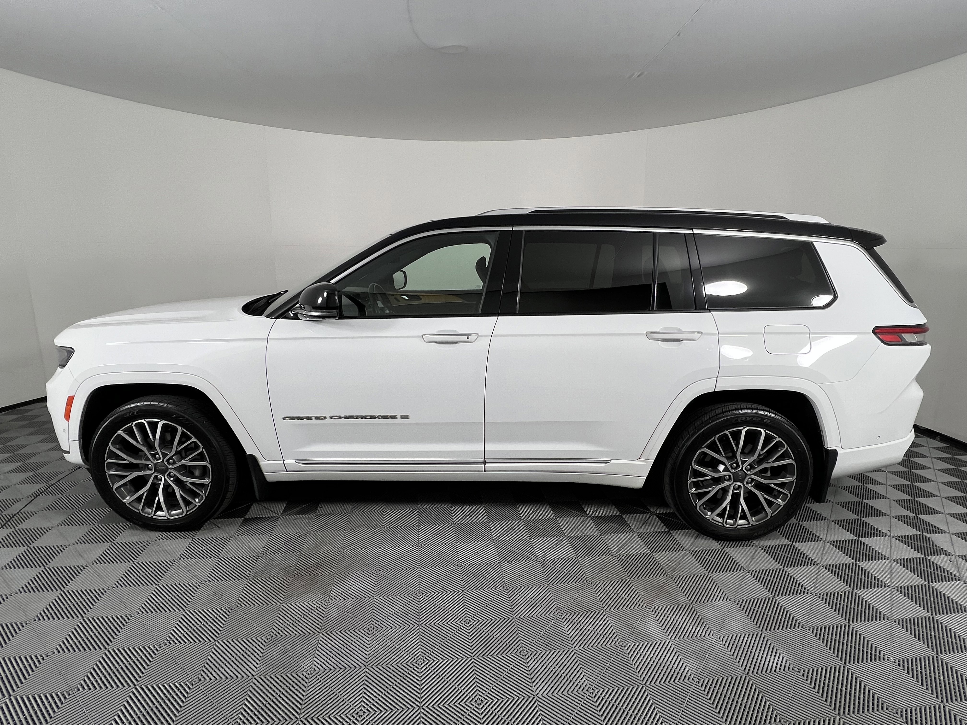 Used 2021 Jeep Grand Cherokee L Summit image 8