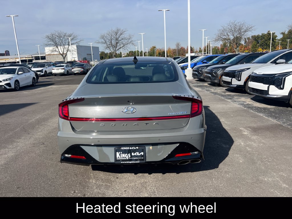 Used 2022 Hyundai Sonata Limited w/ Preferred Accessory Package FWD image 4