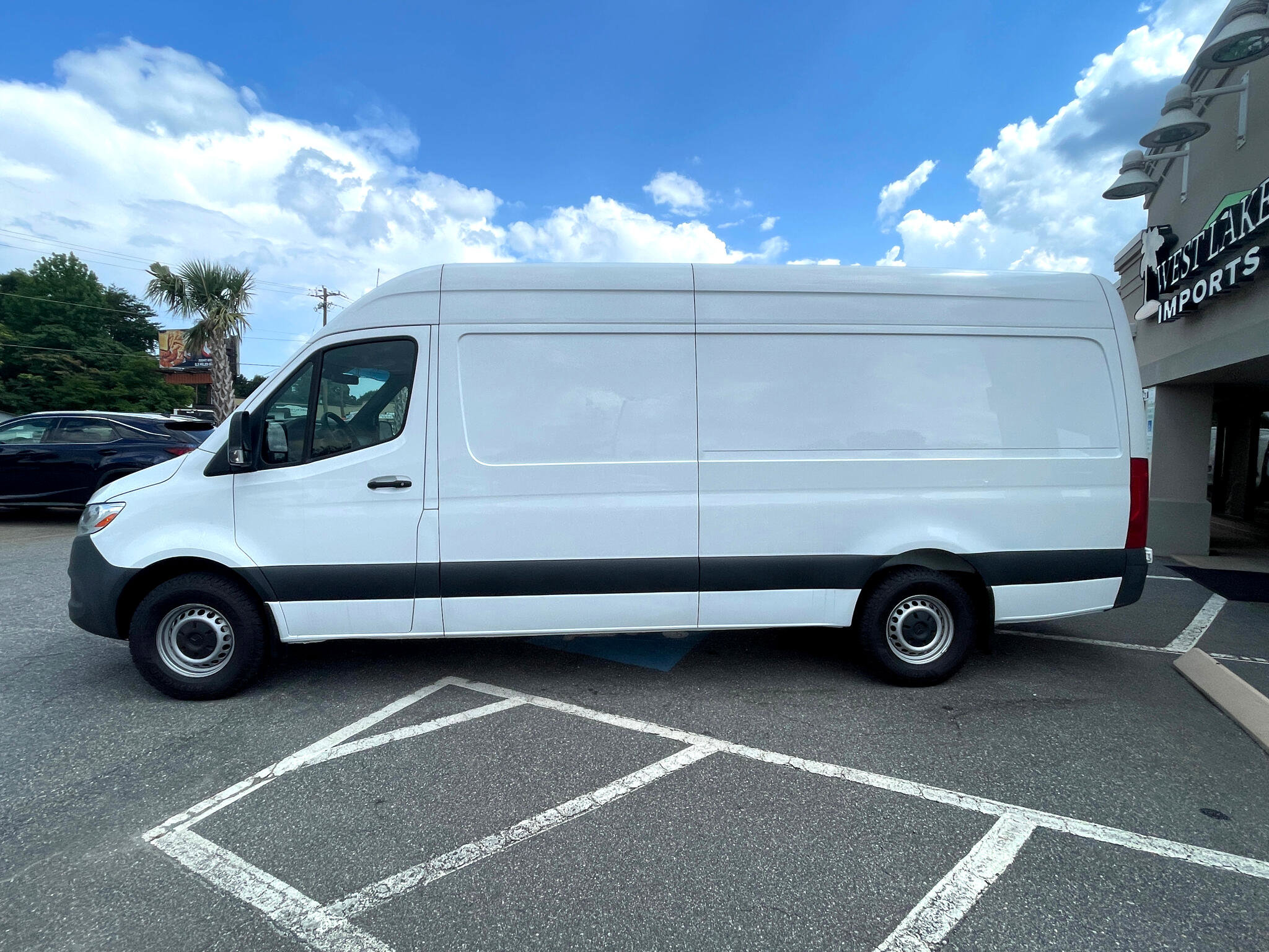 Used 2023 Mercedes-Benz Sprinter 2500 image 4