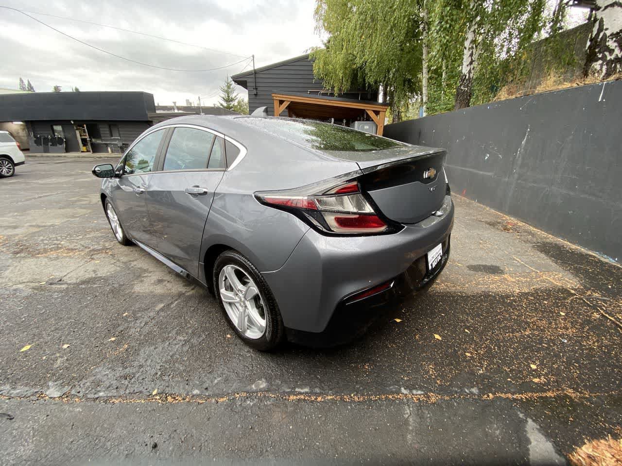 Used 2018 Chevrolet Volt LT FWD image 4