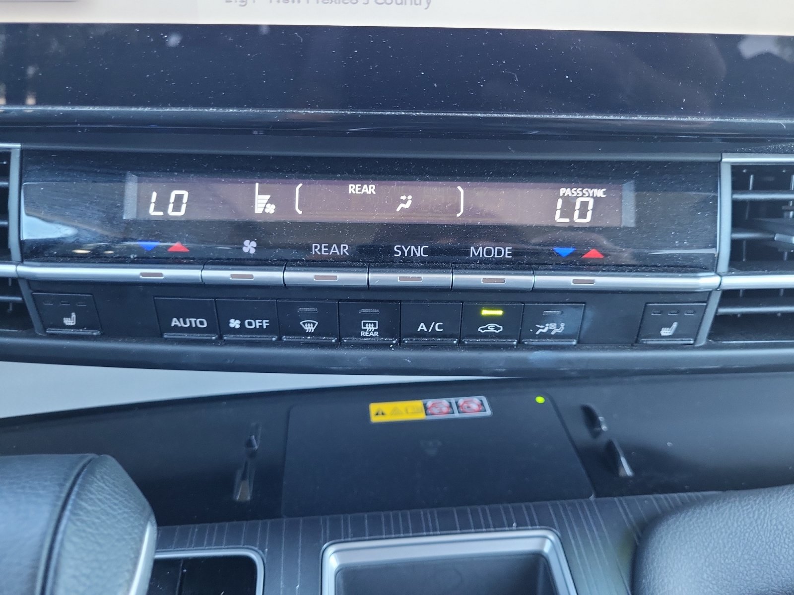 Used 2025 Toyota Sienna XLE FWD image 22