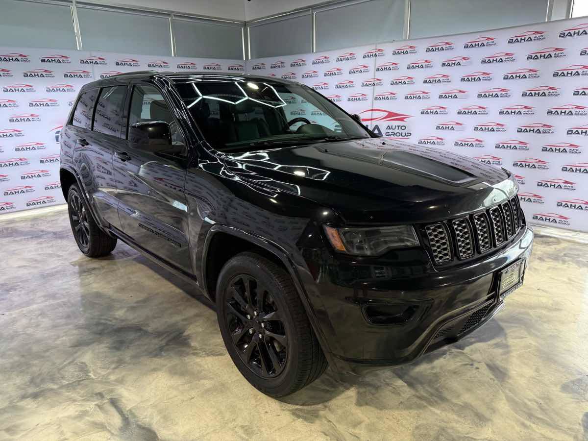 Used 2021 Jeep Grand Cherokee Laredo X AWD/4WD image 3