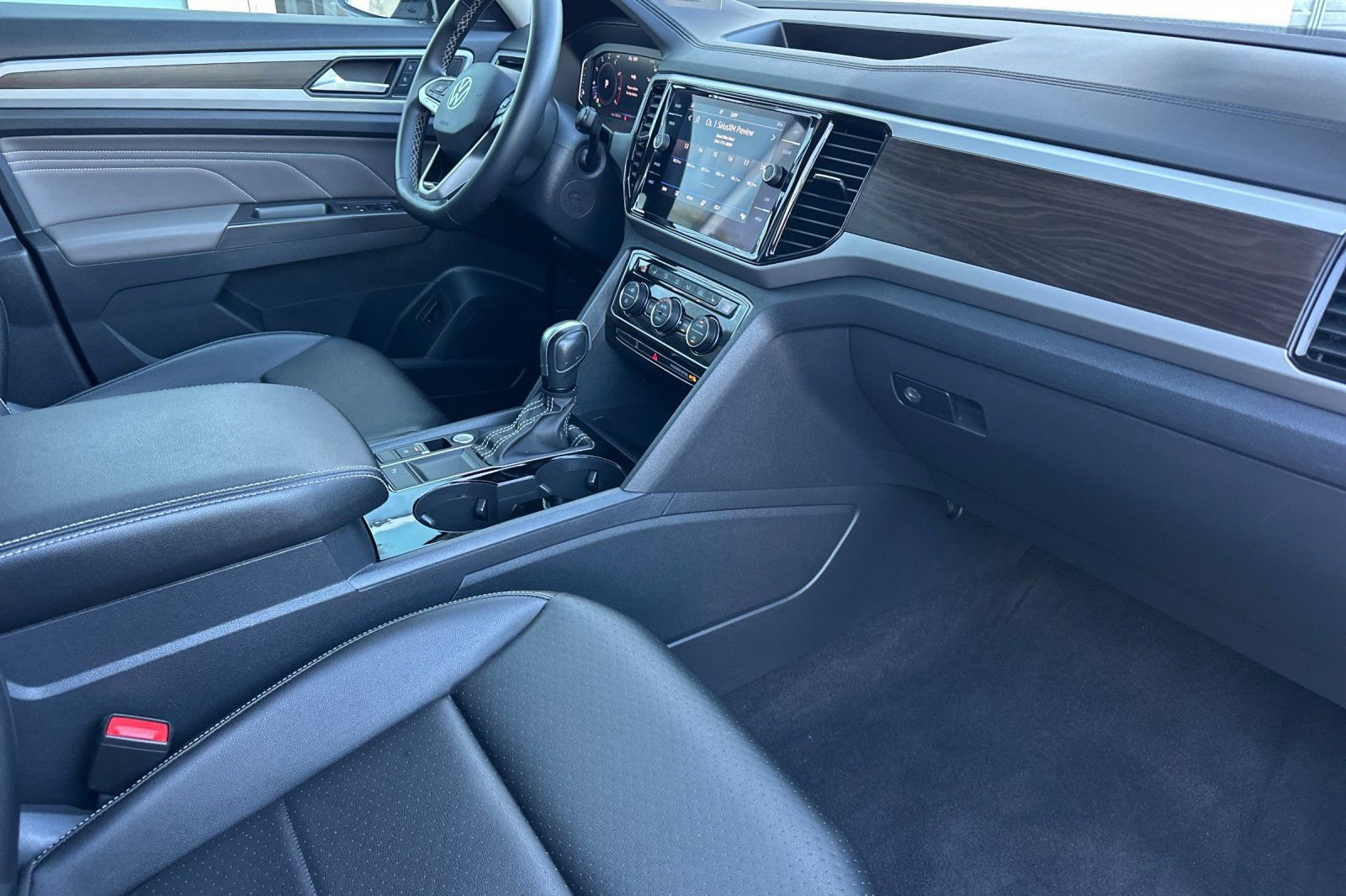 Used 2023 Volkswagen Atlas SE image 17