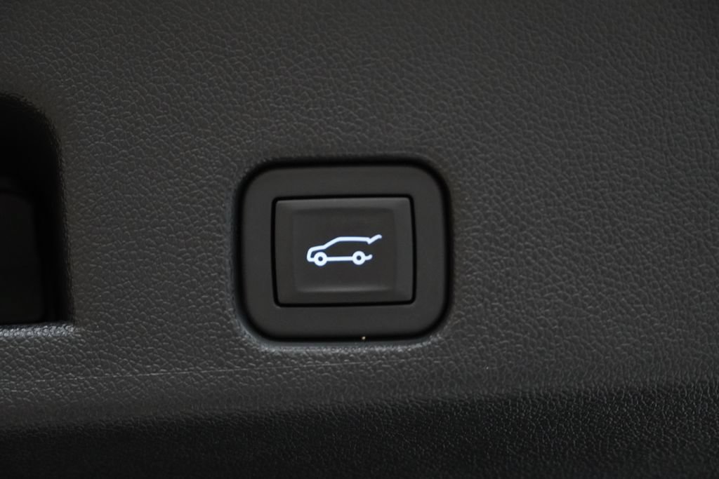 Used 2025 Chevrolet Traverse RS w/ LPO, Floor Liner Package AWD/4WD image 10