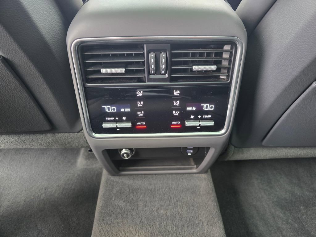 Used 2022 Porsche Cayenne E-Hybrid image 18