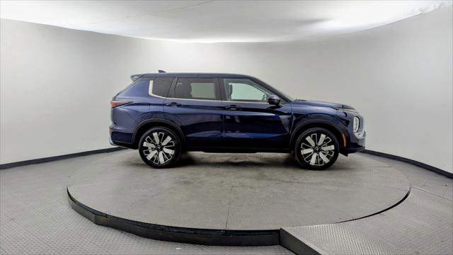 Used 2025 Mitsubishi Outlander SE image 9