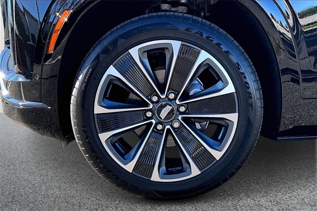 Used 2026 Cadillac Vistiq Sport image 31