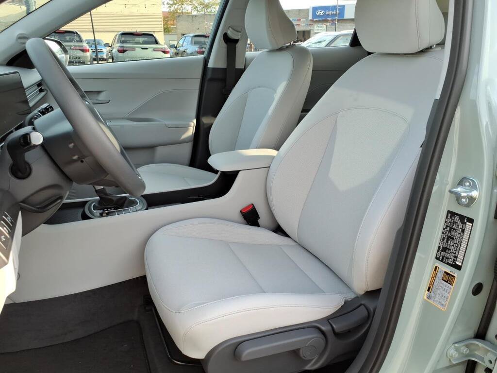 New 2027 Hyundai Kona SE FWD image 5