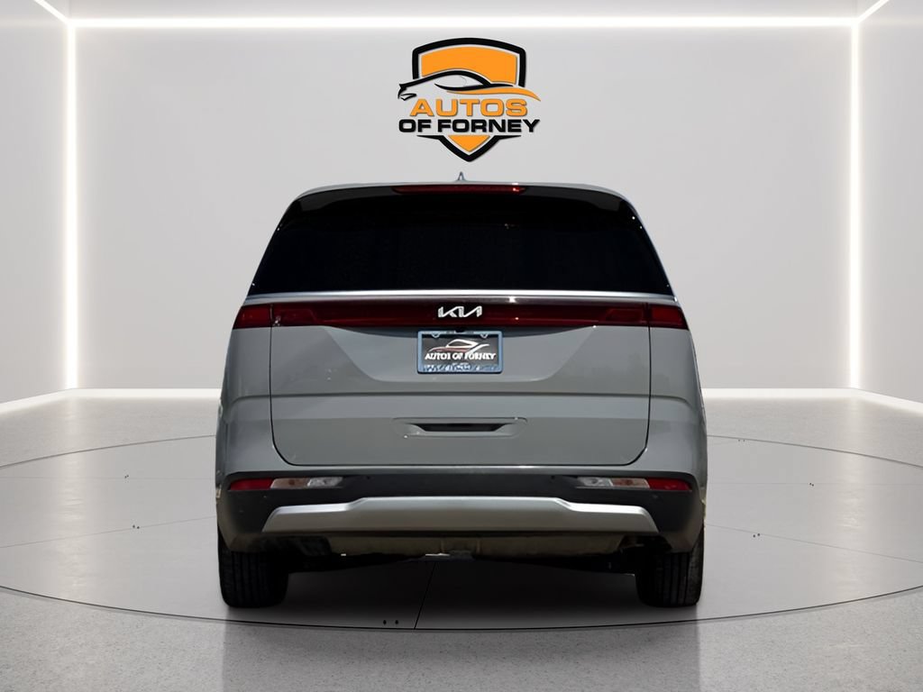 Used 2024 Kia Carnival EX FWD image 2