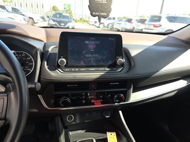 Used 2023 Nissan Rogue S image 17