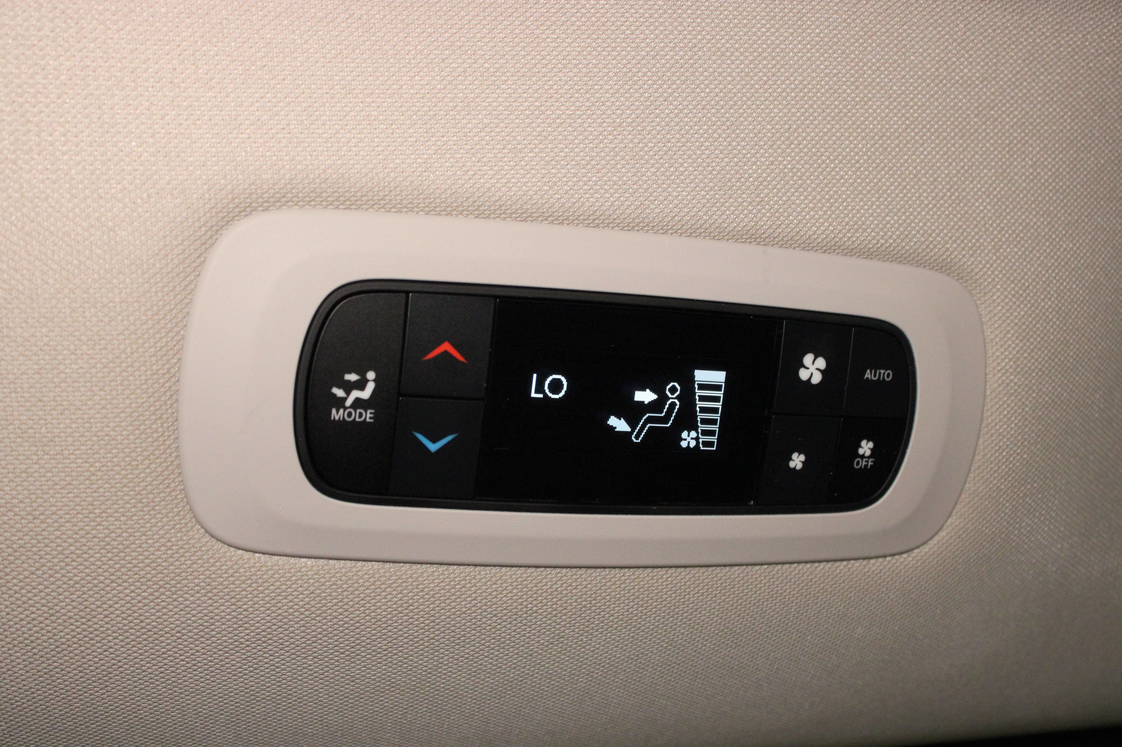 Used 2023 Chrysler Pacifica Touring-L FWD image 16