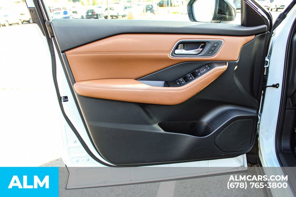 Used 2025 Nissan Rogue Platinum w/ Platinum Premium Package FWD image 40