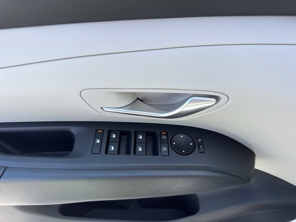 New 2026 Hyundai Tucson Blue SE FWD image 8
