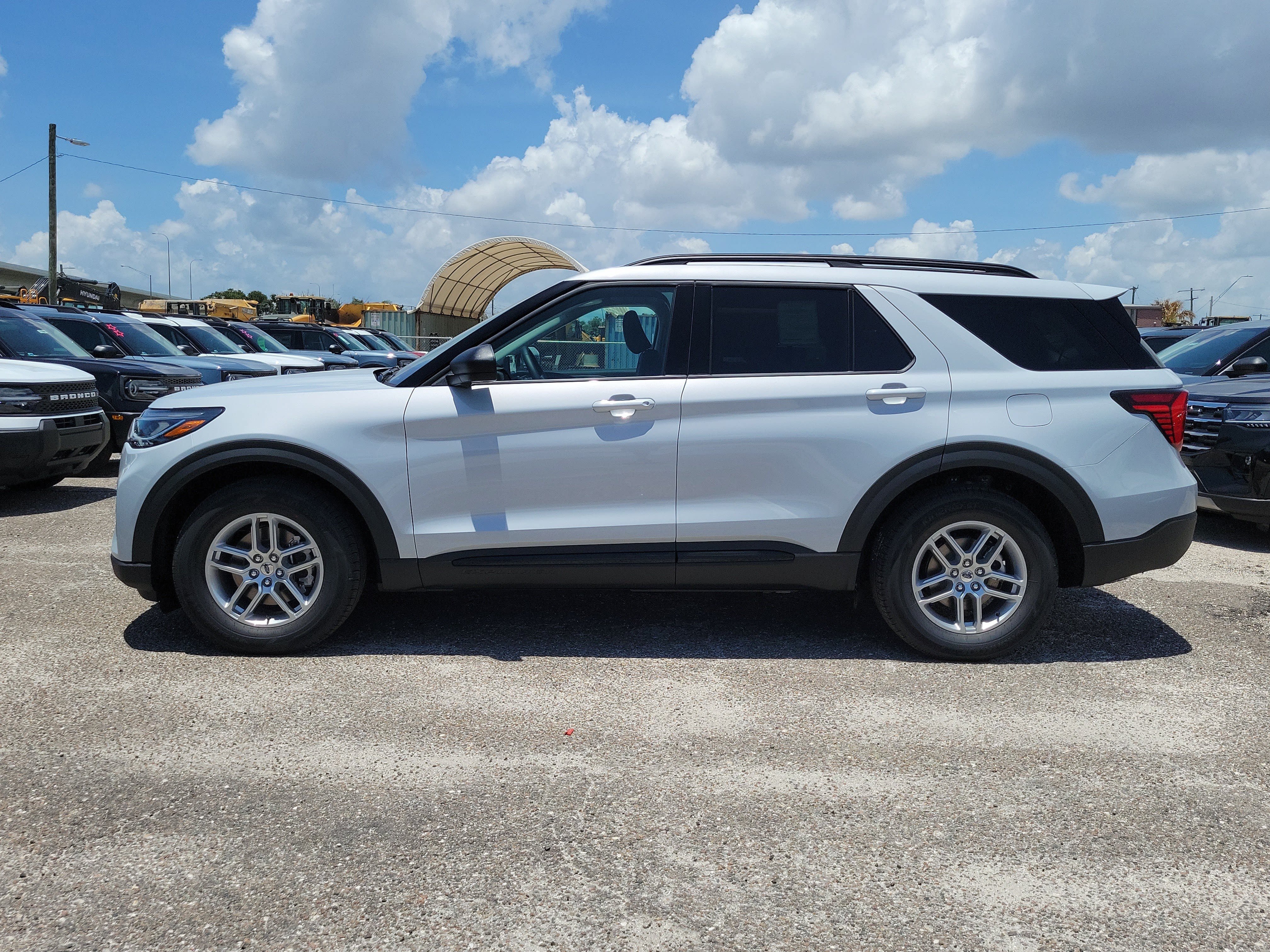 New 2026 Ford Explorer Active RWD image 7